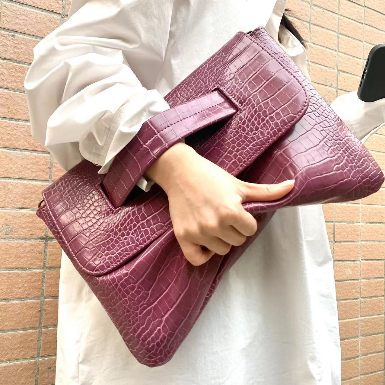 Women's Faux Leather Crocodile Textured Carrying Handbag