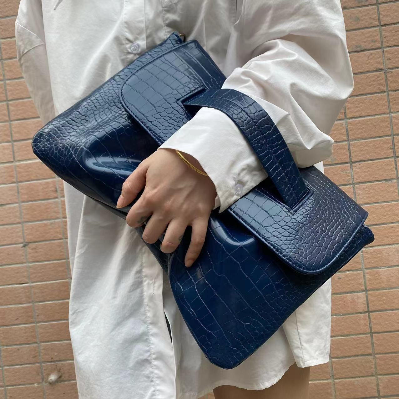 Women's Faux Leather Crocodile Textured Carrying Handbag