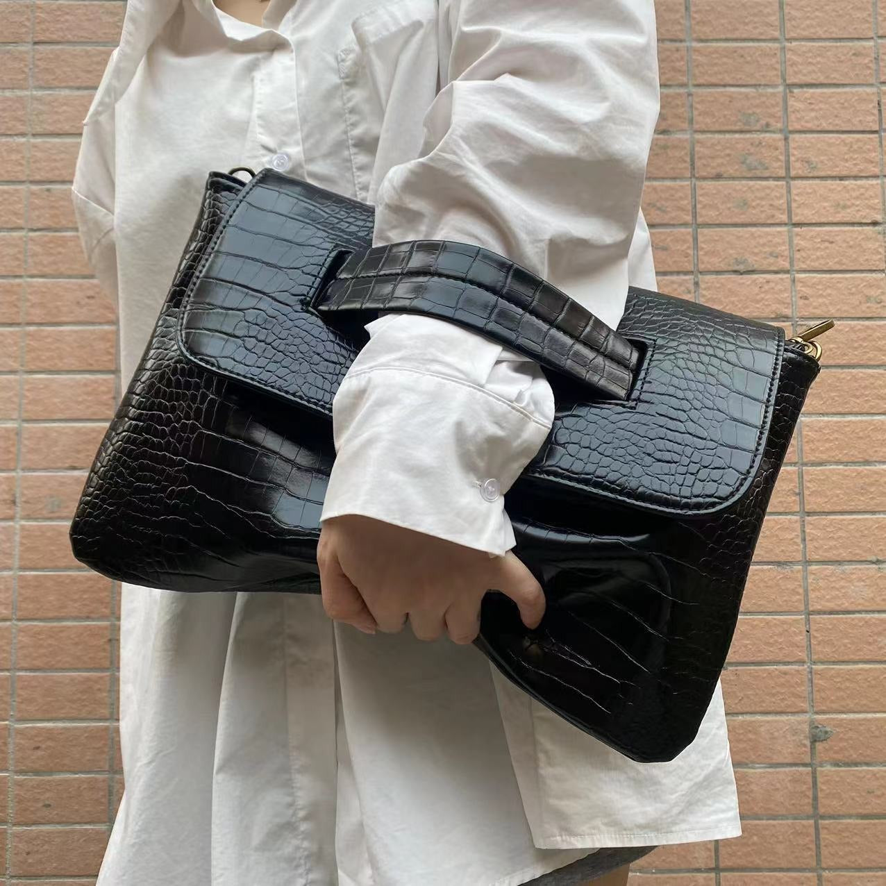 Women's Faux Leather Crocodile Textured Carrying Handbag