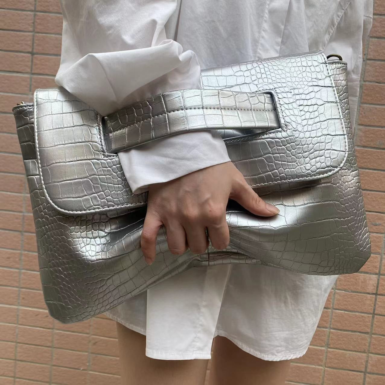 Women's Faux Leather Crocodile Textured Carrying Handbag