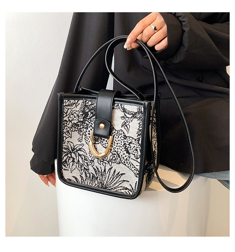 Women's Shoulder Handbag Animal Design Textured Underarm Medium Bucket Messenger Bag