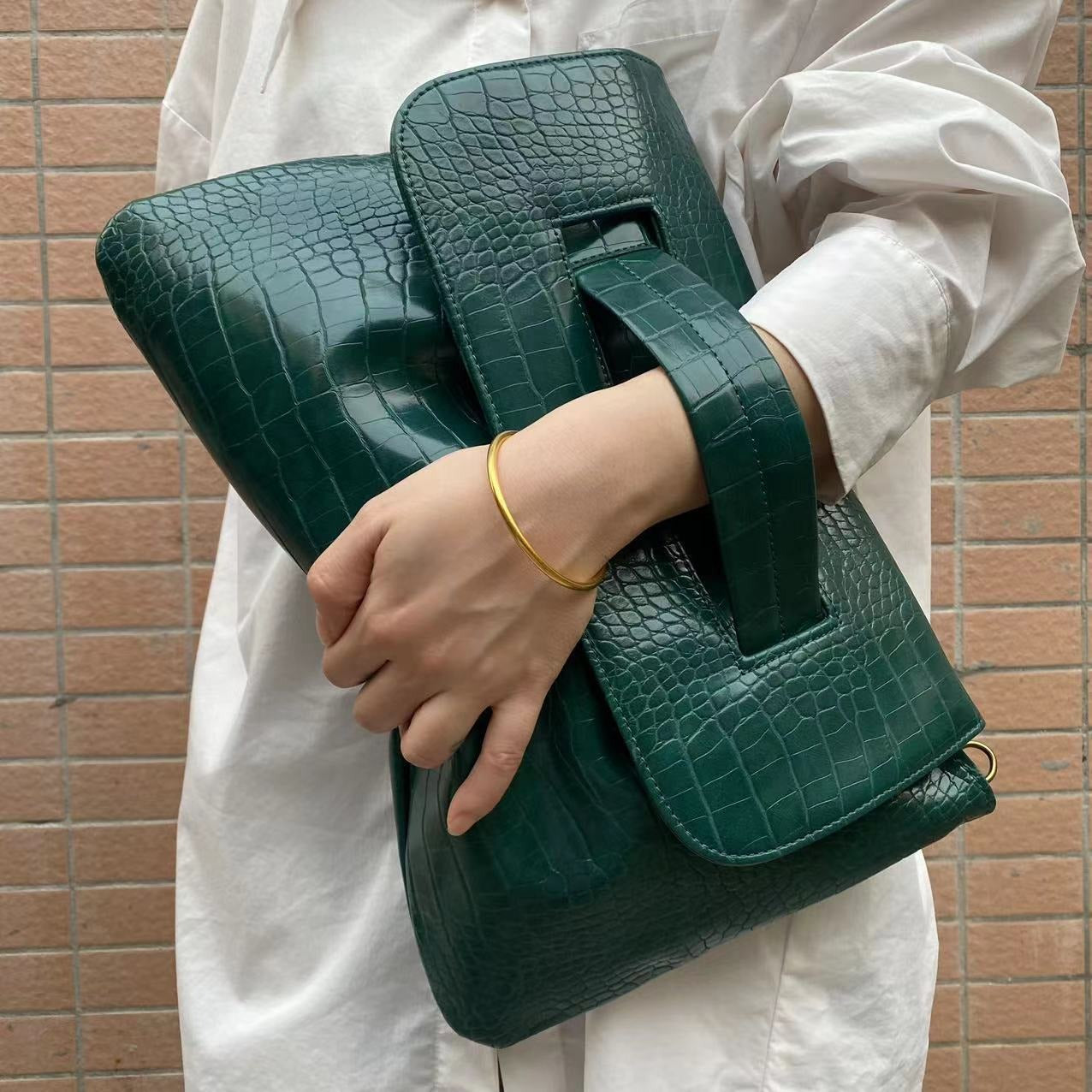 Women's Faux Leather Crocodile Textured Carrying Handbag