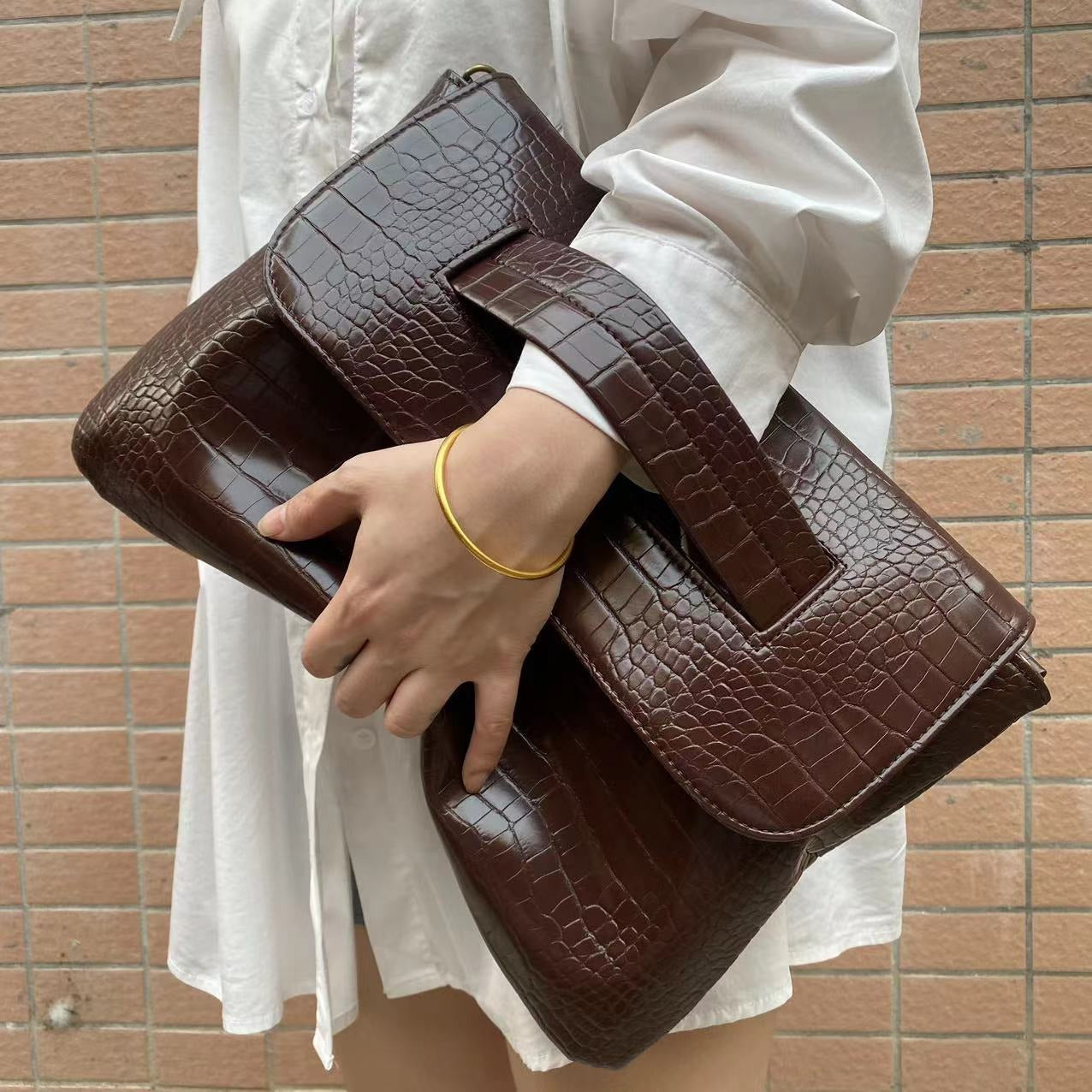 Women's Faux Leather Crocodile Textured Carrying Handbag