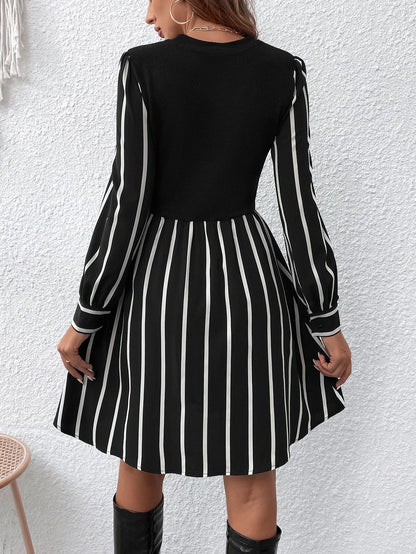 Women's Black and White Stripe Print Dress Long Sleeve Round Neck Knee Length Casual Fashion